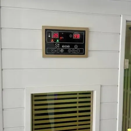 Glamour Tout Equipe Avec Balneo Et Sauna Apartment